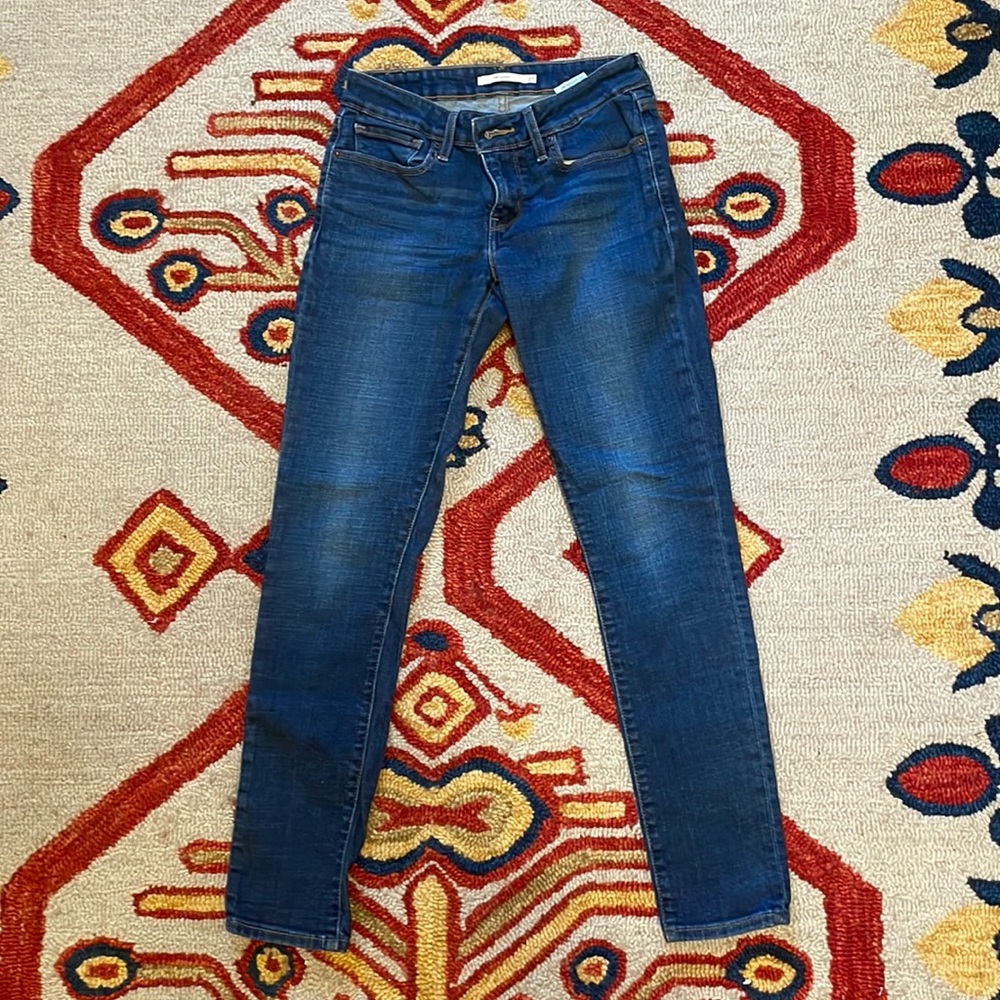 Levi 711 skinny jeans size 27 medium wash